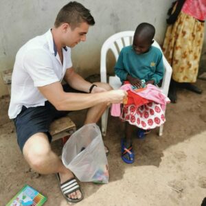 Kinderen helpen in Afrika Oeganda